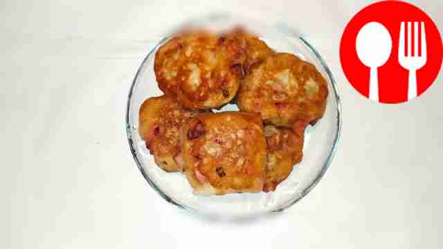 Пикантные беляши с сосисками