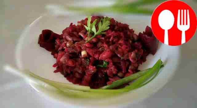 Light vegetable salad with green peas