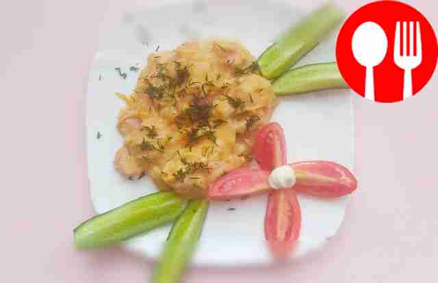 Hearty pea porridge with sausages