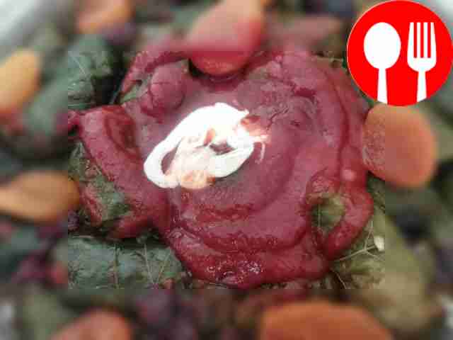 Pour in tomato sauce, tomato paste diluted...