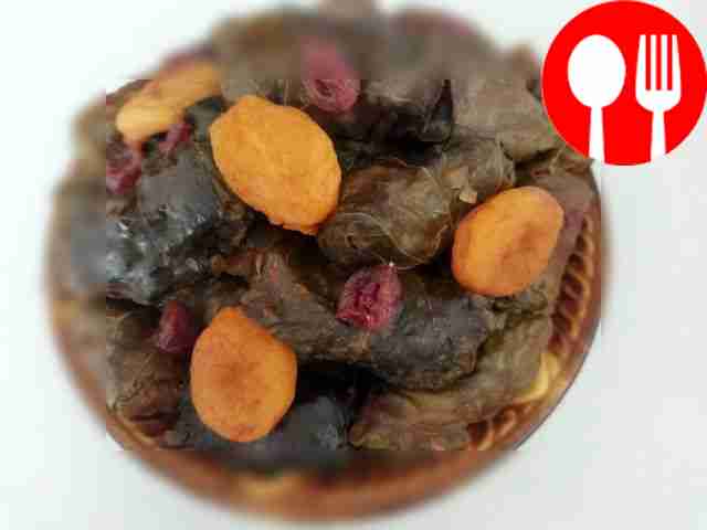 Special dolma in tomato sauce