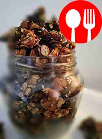 Лакомая гранола с ягодами