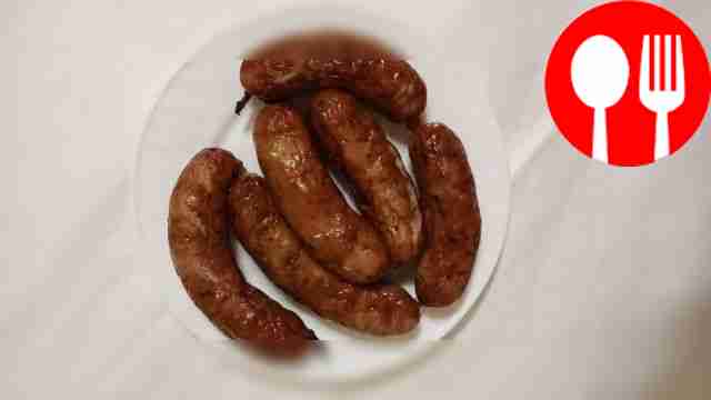 Колбаски в маринаде, приготовленные на решетке-гриль