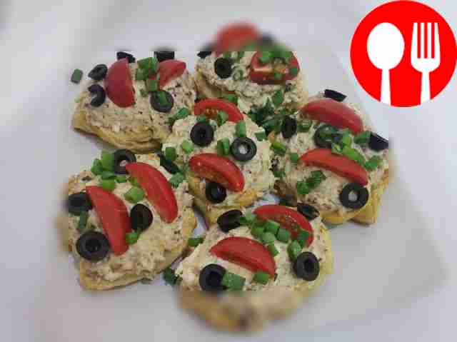 Golden boats stuffed with tuna