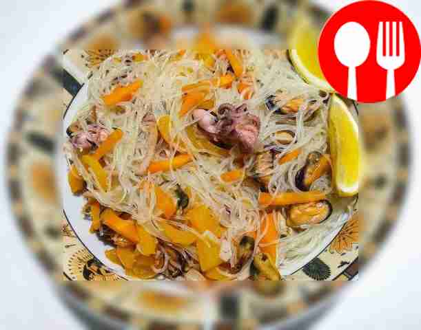 Delicious seafood with rice noodles