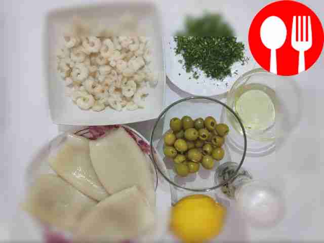 Wash the seafood. Wash and dry the dill...