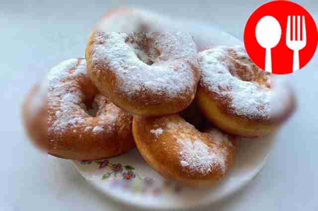 Пышные пончики под сахарной пудрой