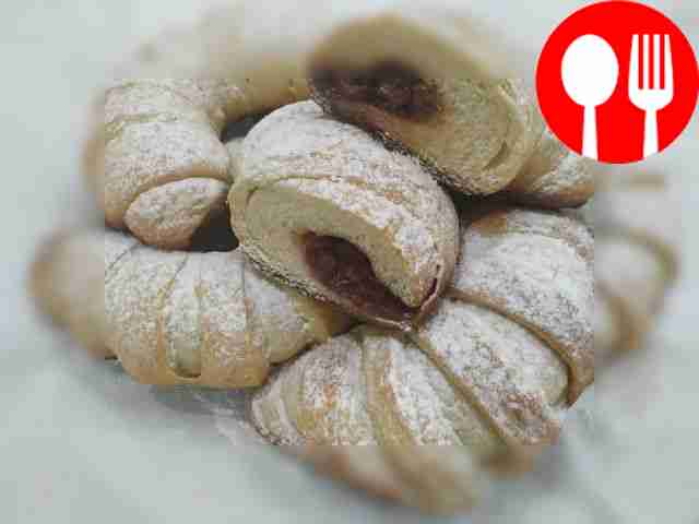 Amazing bagels with cherries