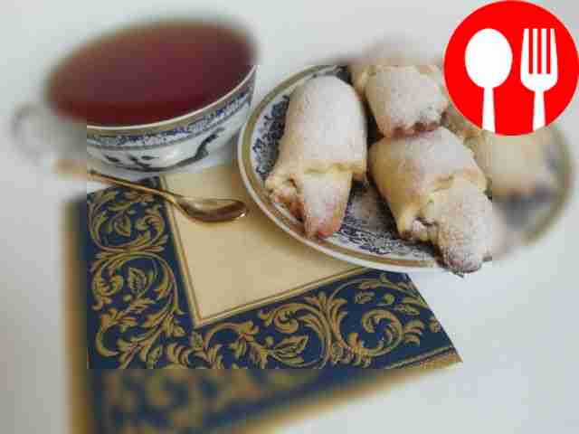 Dust the bagels with powdered sugar and serve...