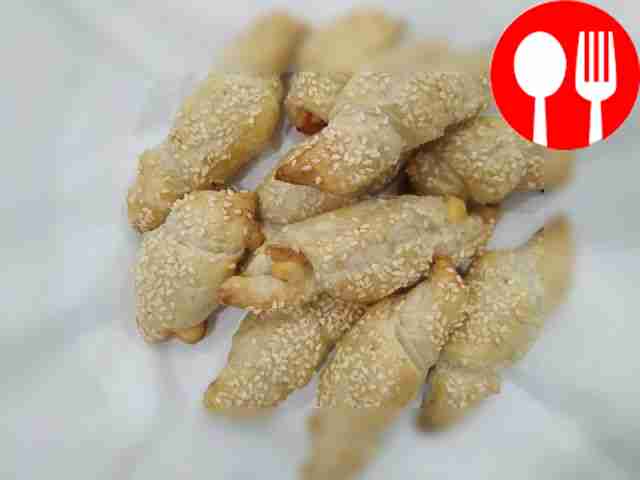 Слоеные рогалики с сыром и ветчиной