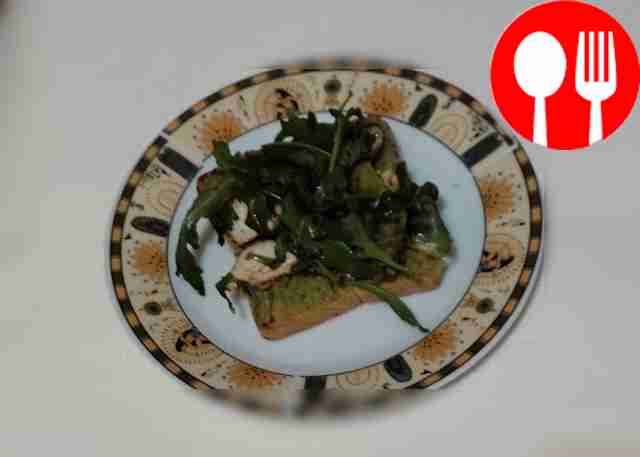 Vitamin bruschetta with steak and greens