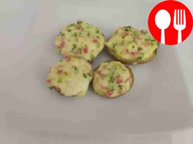 Сочные печеные половинки картофеля с начинкой Juicy baked potato halves with filling