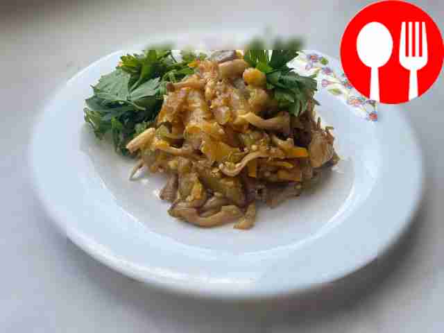 Ароматные вешенки с баклажаном