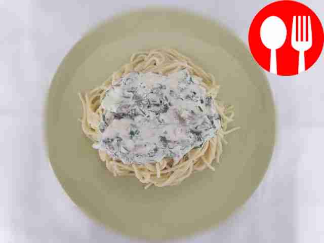 Spicy spaghetti with mushroom sauce