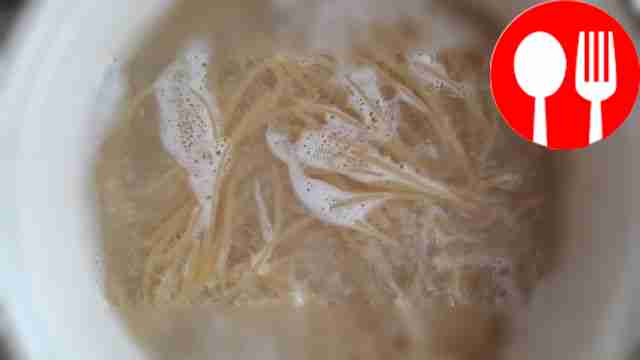 Сварите спагетти. Прежде чем опускать их в...