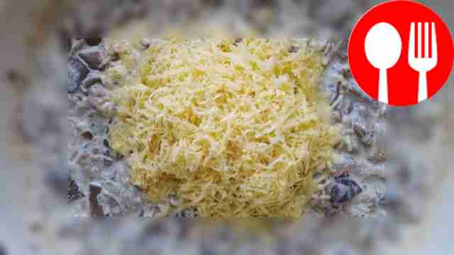 Обжаривайте вешенки до тех пор, пока на...