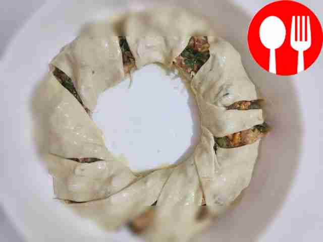 Place the filling of chicken, mushrooms and...