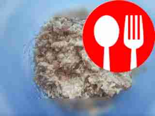 Очищенный лук нарежьте мелкими кубиками или...