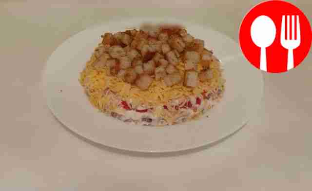 Hearty salad with herring and bread