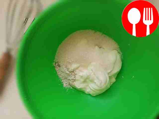 Пока коржи остывают, перейдите к приготовлению...