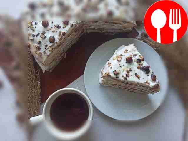 Нарежьте домашний сметанник с...