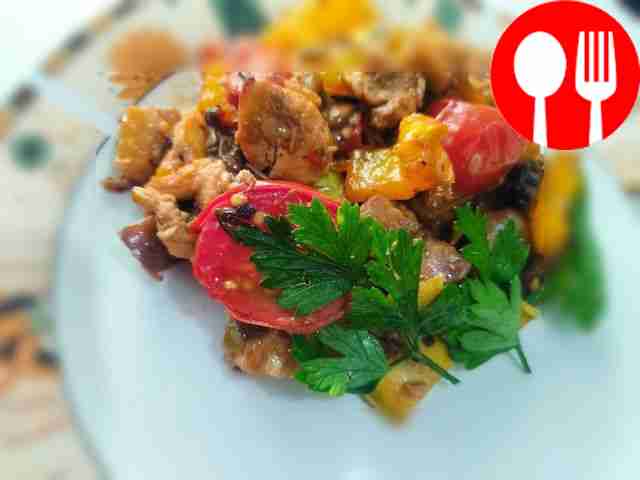 Juicy sauteed chicken with vegetables