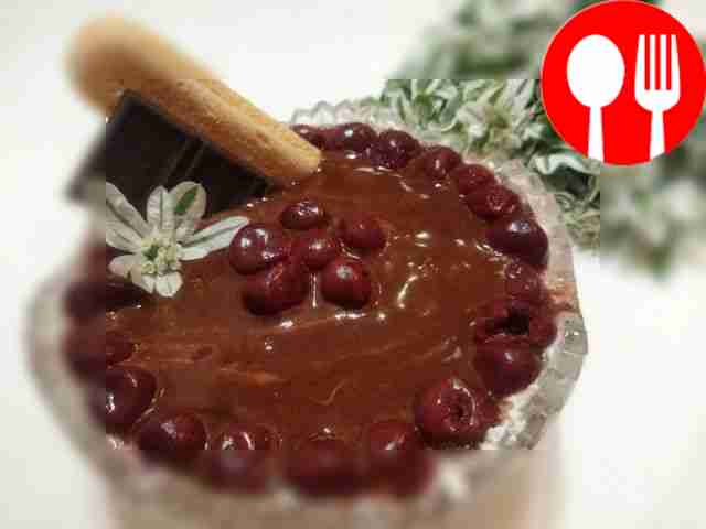 Пряный творог с коньяком и вишней