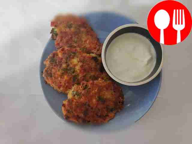 Spicy cheesecakes with sausage, mushrooms and tomatoes