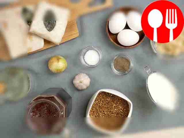 Boil the buckwheat in advance. Peel the onion...