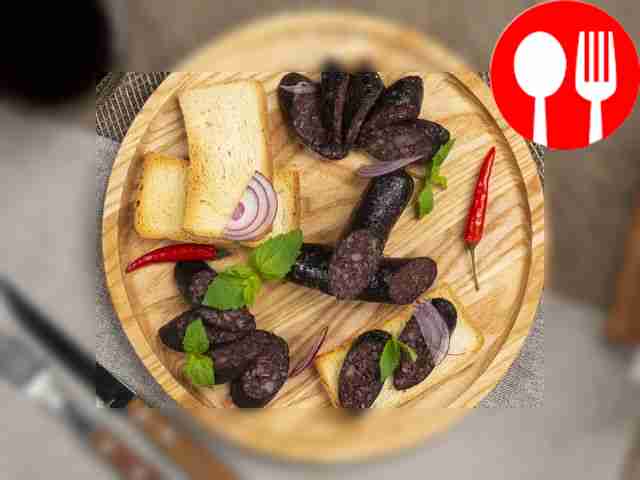 Cut the finished sausage into rings and serve...