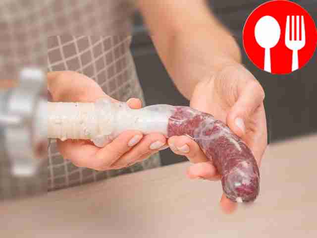 Make kazy. Fill the intestine evenly with meat...
