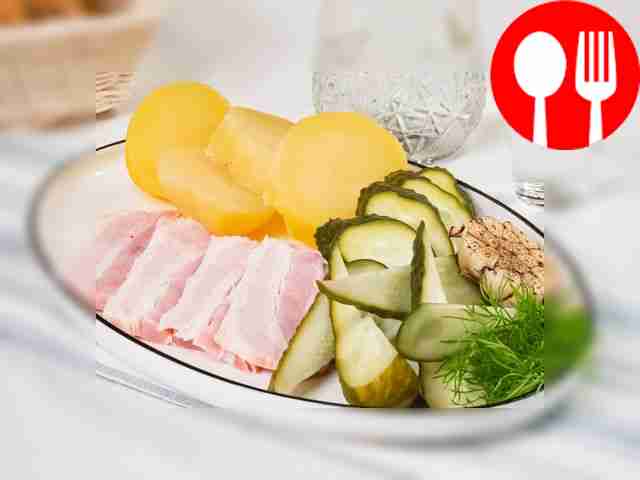 Cucumbers marinated with garlic