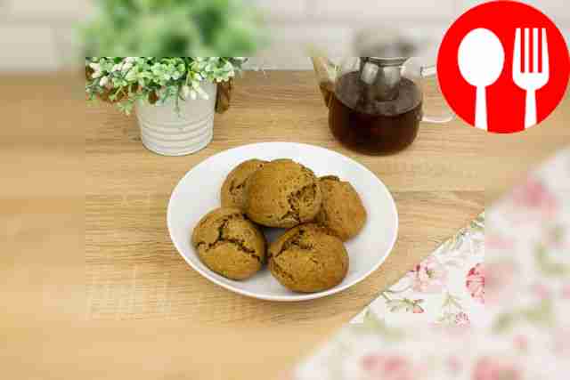 Let the gingerbreads cool slightly, transfer...