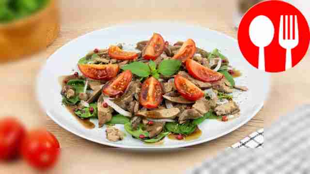 Салат из печени с маринованным луком