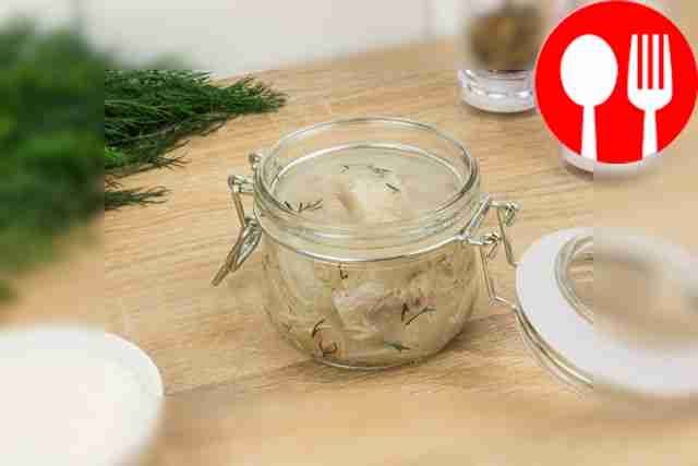 Маринованная щука с луком