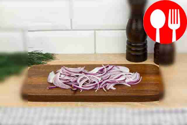 Slice the red onion into thin pieces.