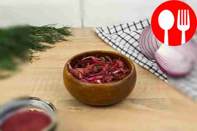 Pickled onions with sumac are ready. Bon appetit!