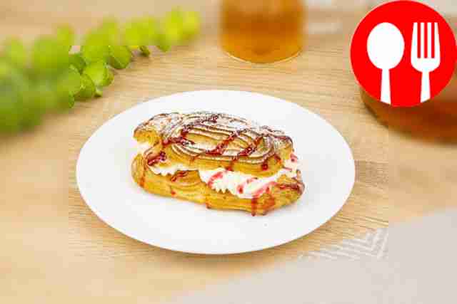 Eclairs with cream cheese cream