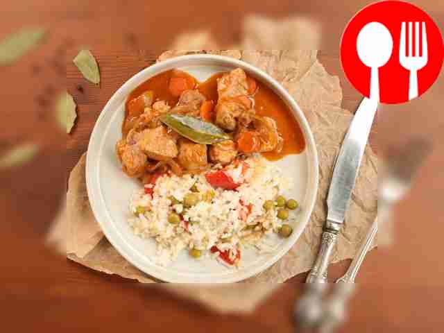 Гуляш из свинины с подливкой