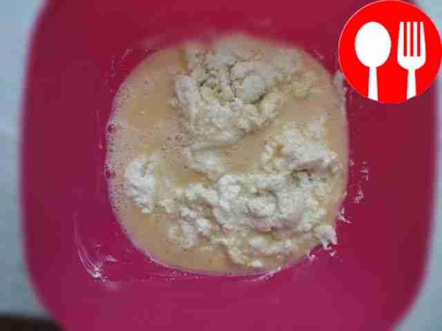 Mix sour cream with semolina. Add sugar and...