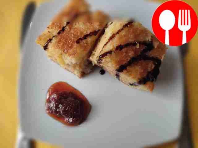 Cut the manna with pineapple into pieces....