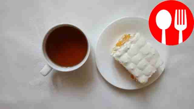 Airy tiramisu with peaches