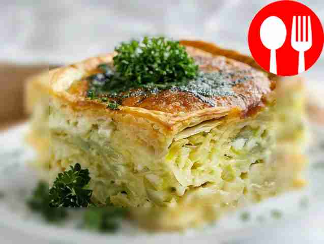 Cheese jellied pie with cabbage