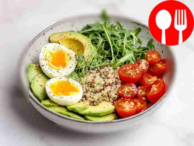 Healthy bowl with quinoa, egg and arugula