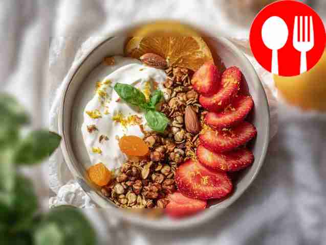 Домашняя гранола с апельсином, курагой и клубникой