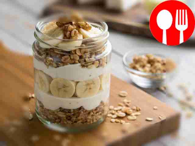 Light granola with yogurt