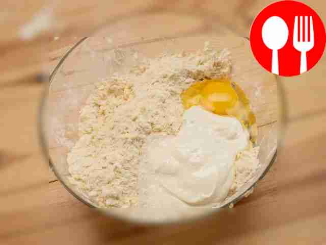 Сначала быстро разотрите муку с маслом до...