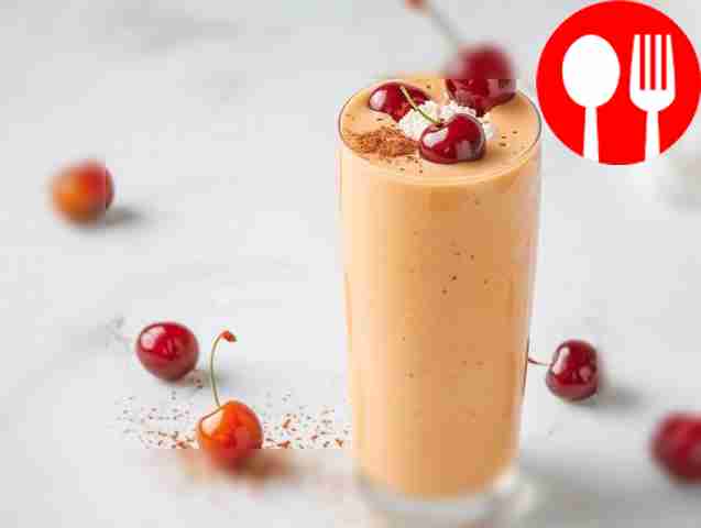 Нежный творожный смузи с вишней