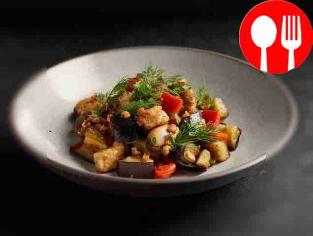 Остро-сладкий салат с мидиями и баклажаном