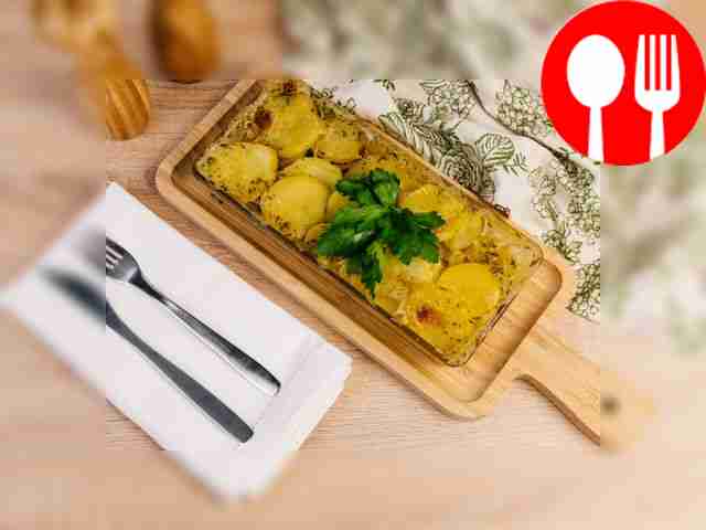 Potatoes in milk, baked in the oven